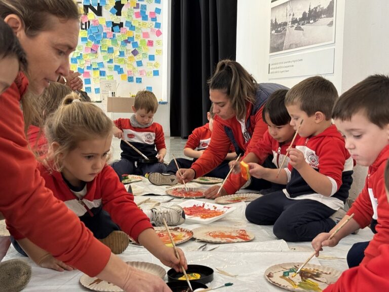 Los más chicos visitaron la muestra de Alisio en el Museo de la Ciudad