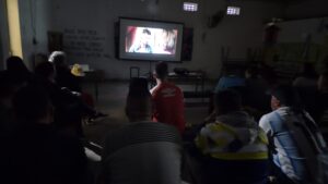 Proyectan cine debate para estudiantes secundarios de la Unidad Penal N°4
