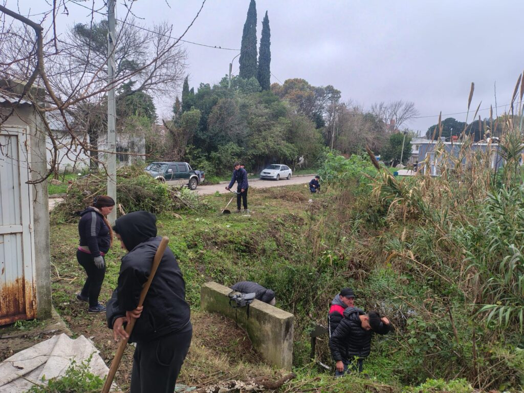Concepción del Uruguay: avanza la limpieza preventiva en el desagüe del barrio Lanús
