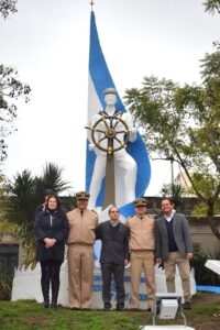 Renovaron el emblemático monumento al Marinero de Falúa en la zona portuaria