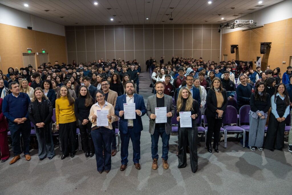 Entre Ríos lanzó en Concordia la campaña Compromiso por una Crianza Digital Saludable