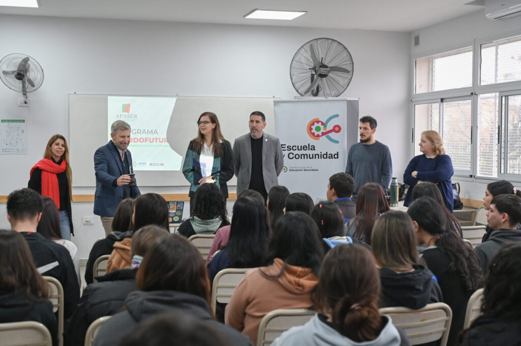 Frigerio encabezó la inauguración del nuevo edificio de la Escuela Secundaria del Bicentenario en Paraná