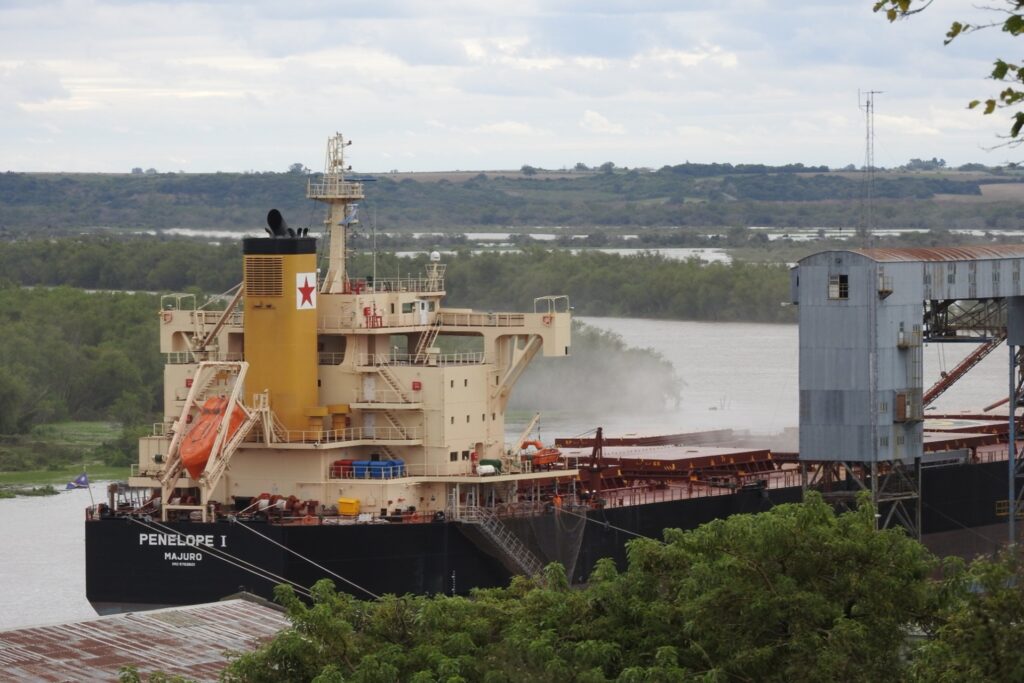 Entre Ríos concentra casi el 90 por ciento del transporte fluvial de granos en el país