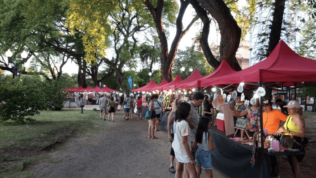 Plaza Ramírez recibe una nueva edición de la feria Movimiento Emprendedor