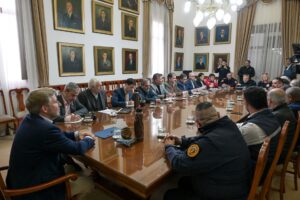 El Gobierno provincial y Bomberos Voluntarios acordaron una agenda de trabajo para fortalecer el sistema de emergencias