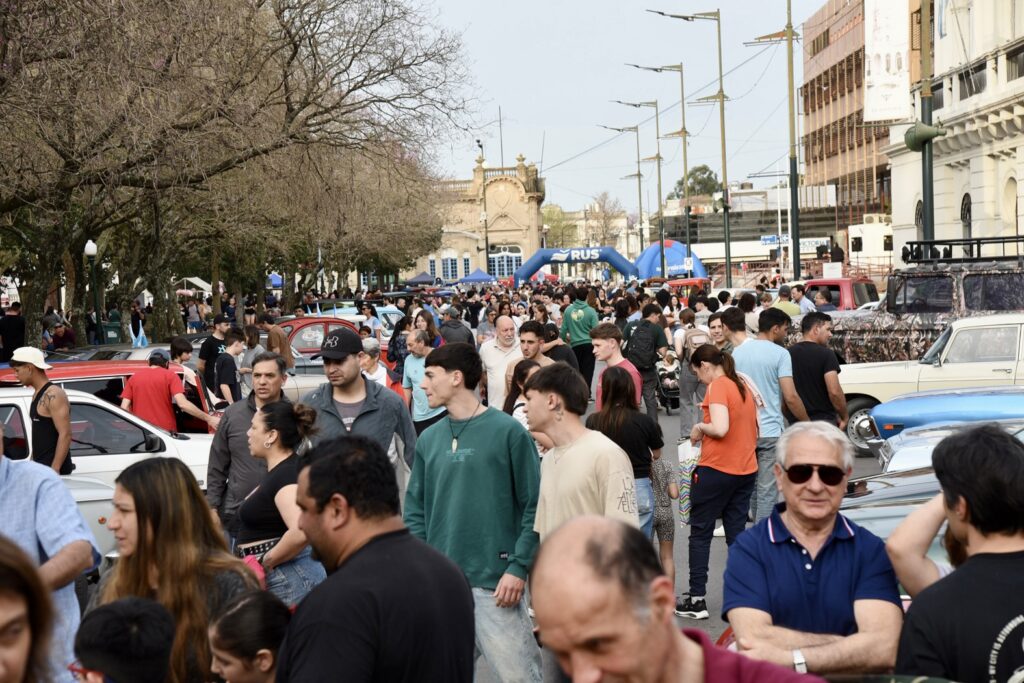 Concepción del Uruguay volvió a recibir a autos clásicos y antiguos
