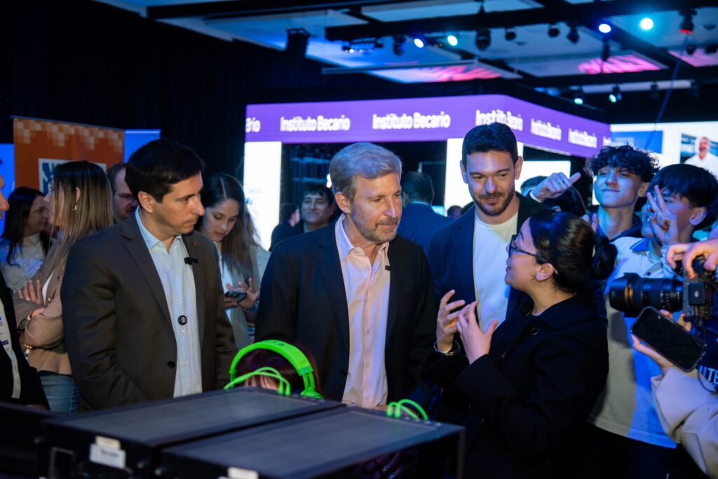 Frigerio asistió a Campus Party y presentó EntrerrianIA, la nueva plataforma de capacitación en inteligencia artificial