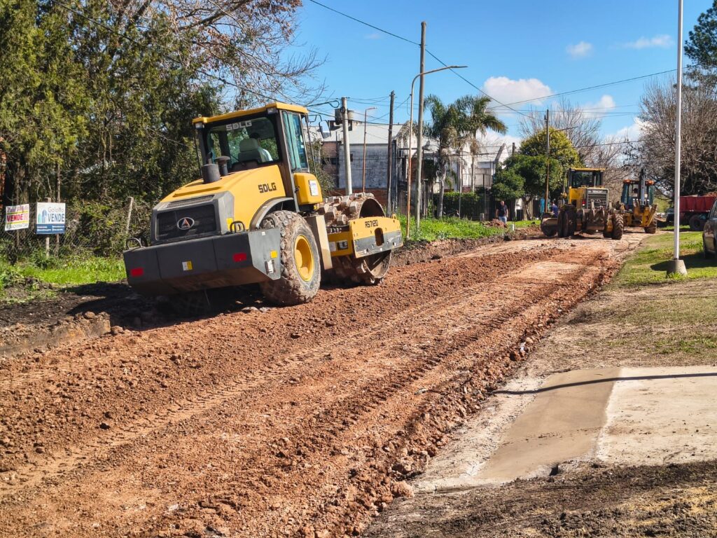 Avanzan las obras de embrozado y enripiado de 25 cuadras en el barrio San Isidro