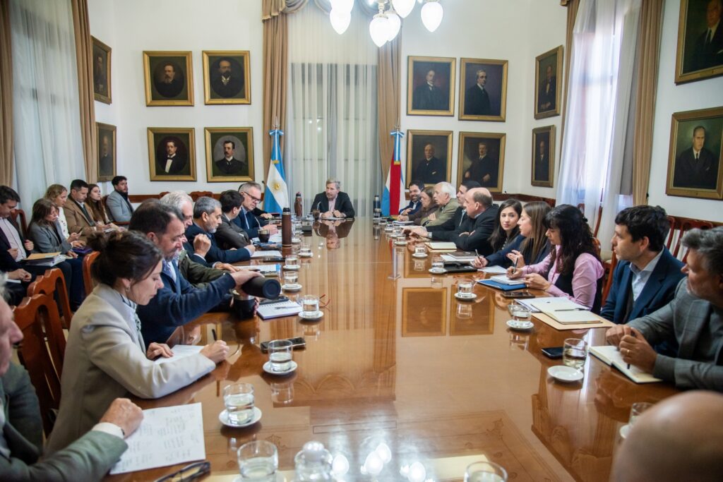 El Gobierno provincial lanzó las primeras convocatorias a concursos abiertos para la administración pública
