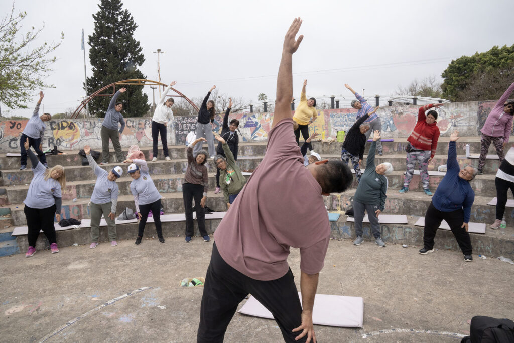 La actividad física cumple un papel esencial en la prevención, el tratamiento y la rehabilitación de diversas enfermedades