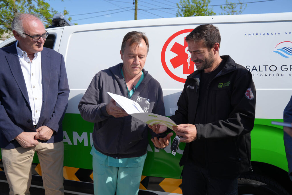 El gobierno entrerriano entregó ambulancias para fortalecer la atención de emergencias en la costa del Uruguay