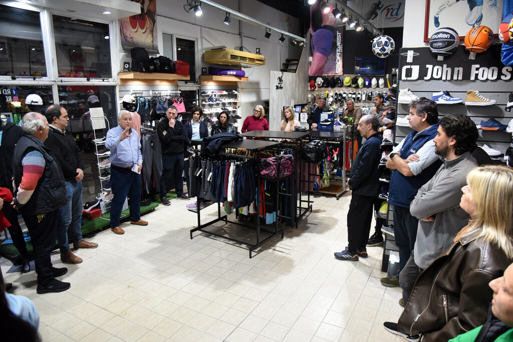 Lauritto mantuvo un encuentro con comerciantes de la peatonal para abordar mejoras en el sector