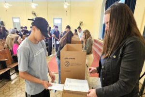 Capacitaron a más de 200 estudiantes de Colón y San Salvador en el uso de la Boleta Única Papel